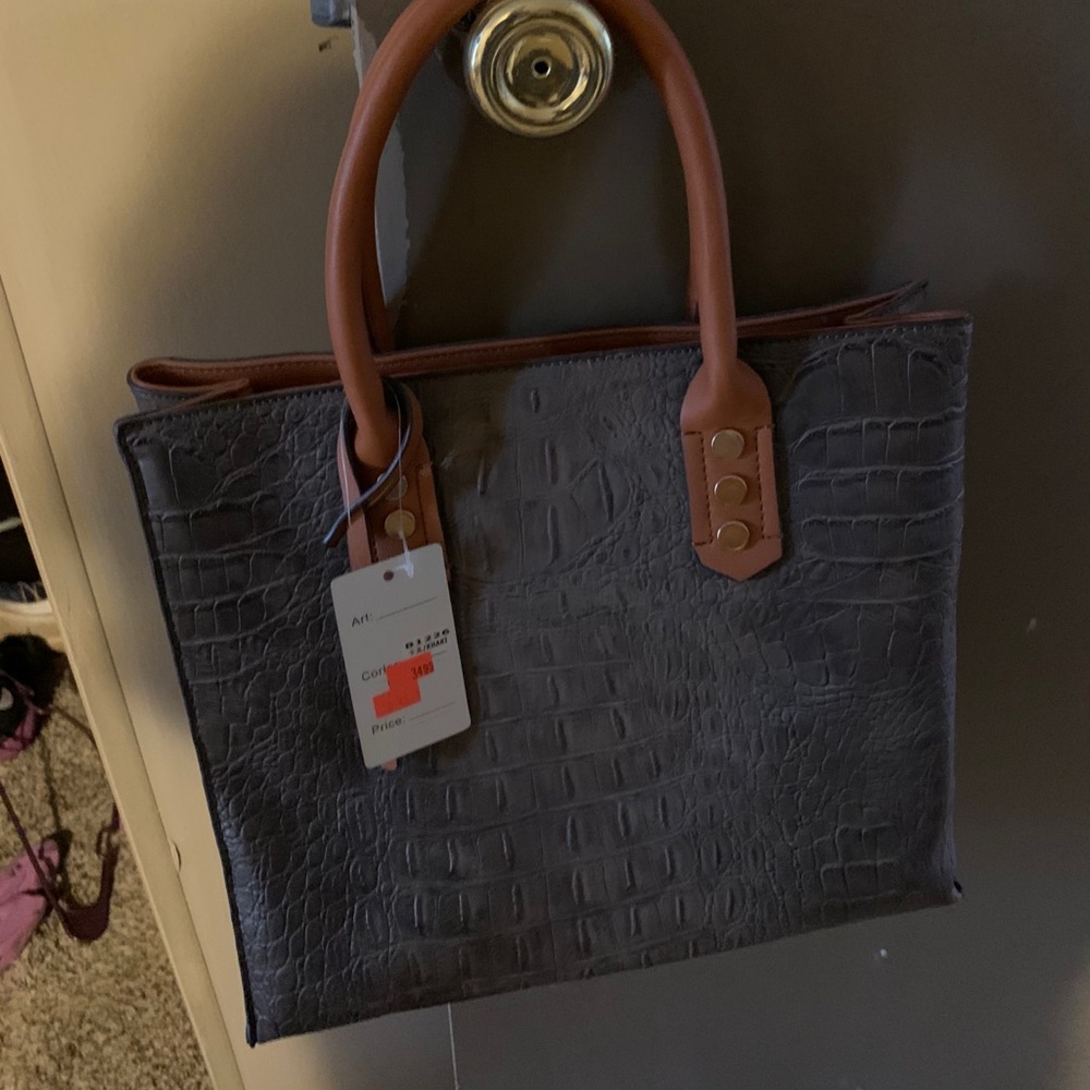 Women’s purse not sure of brand